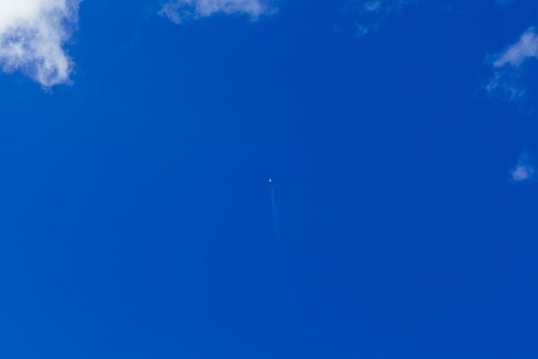 airplane-blue-flying-1813-825x550