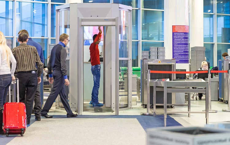 controlli di sicurezza all'aeroporto