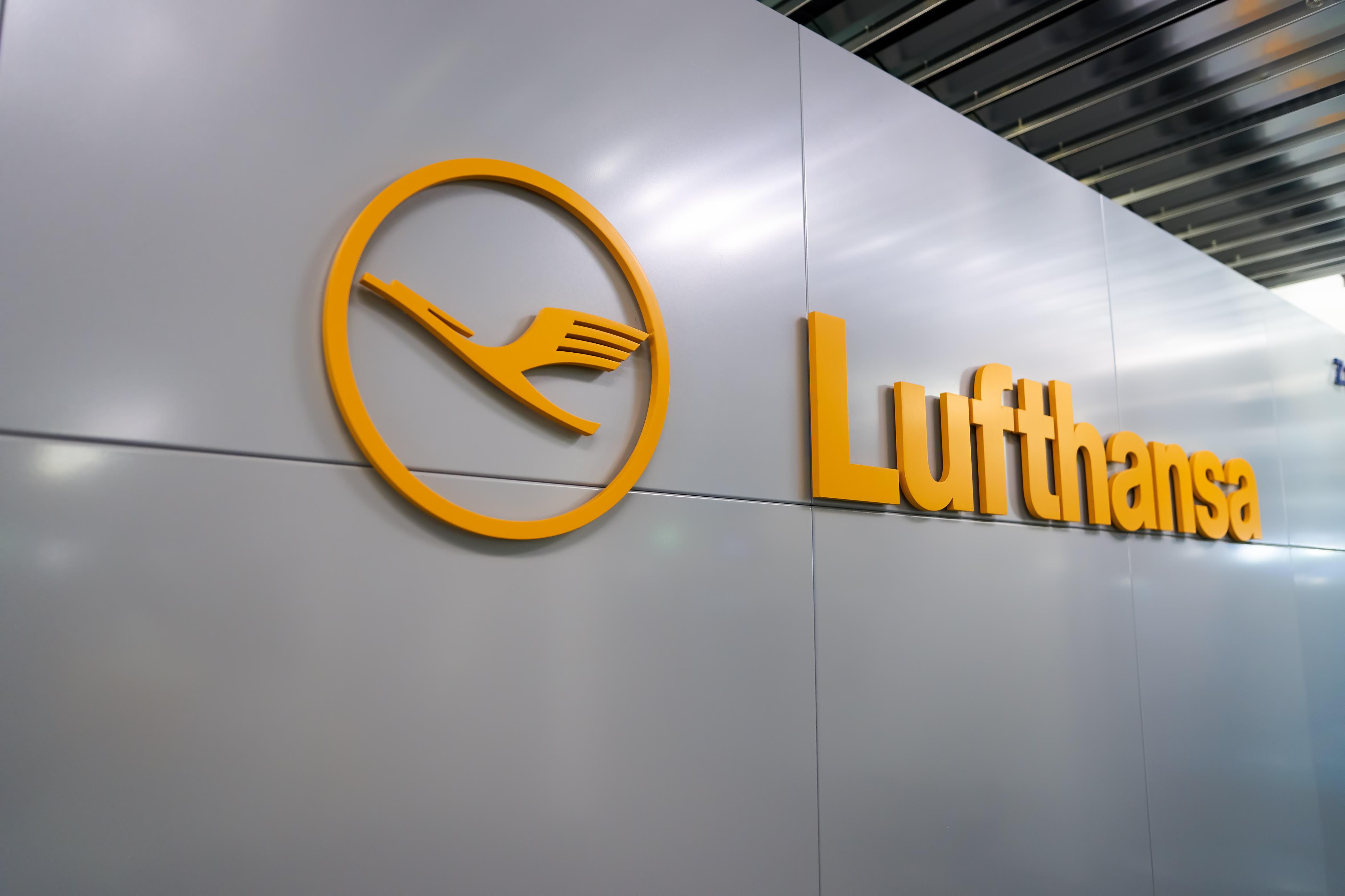 Lufthansa sign