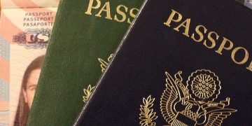 Man (21) komt door douane met paspoort vriendin