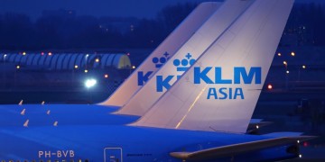 Oorbijter op KLM-vlucht riskeert twintig jaar cel