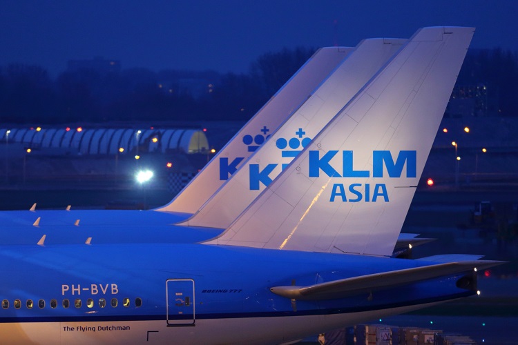 Oorbijter op KLM-vlucht riskeert twintig jaar cel