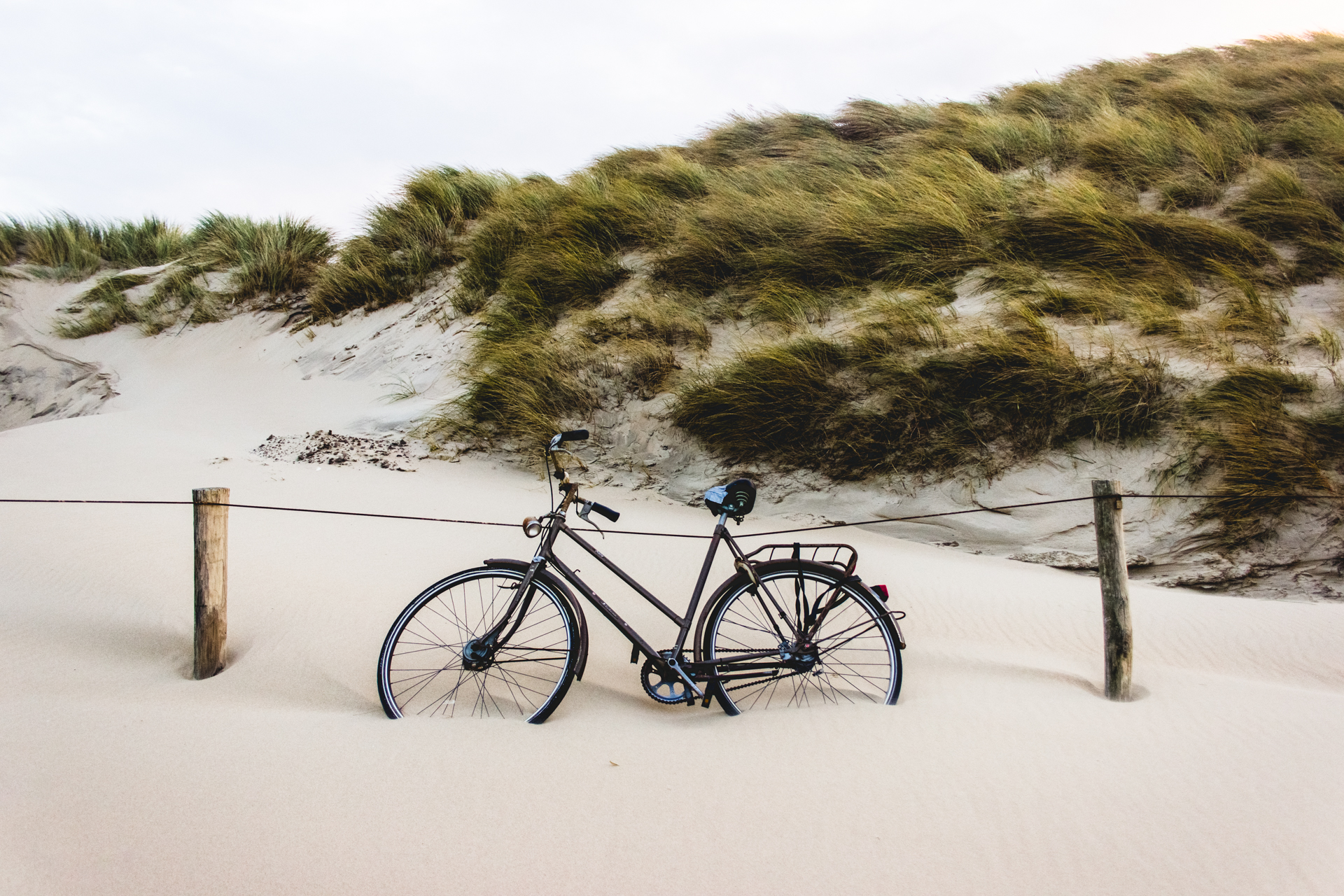 vélo dans le sable, sur une plage à Texel