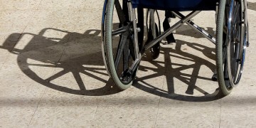 Ryanair: Rollstuhlfahrerin am Gate zurückgelassen