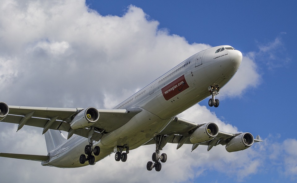 Le compagnie low cost puntano sui voli oltreoceano: saranno davvero più convenienti?