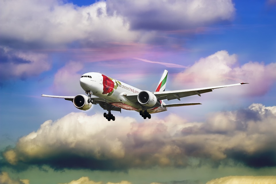 Un aereo senza finestrini? Ecco come sarà il tuo prossimo volo con Emirates