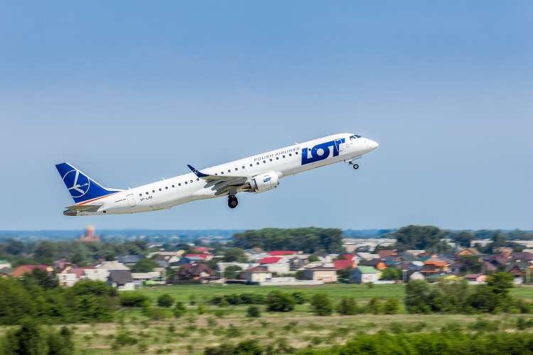 Lot Polish Airlines opstijgend vliegtuig