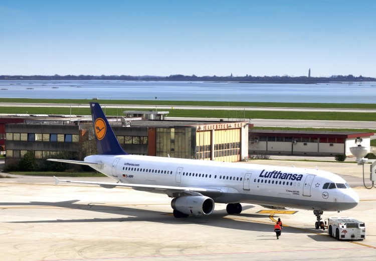 Lufthansa sues passenger