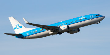 KLM vliegt naar Napels en werkt mee aan een schone zee