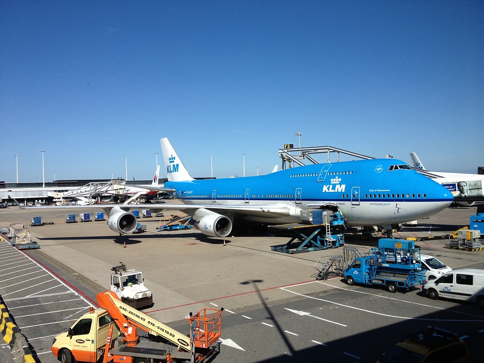 KLM vliegtuig aan de grond Schiphol