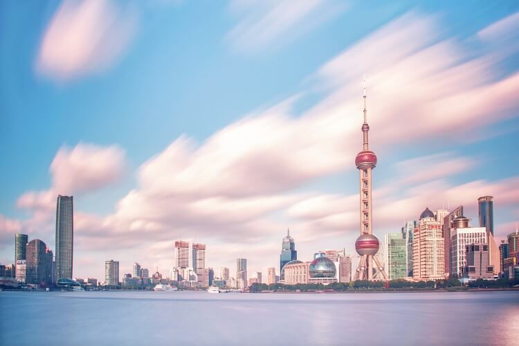 Shanghai skyline di giorno