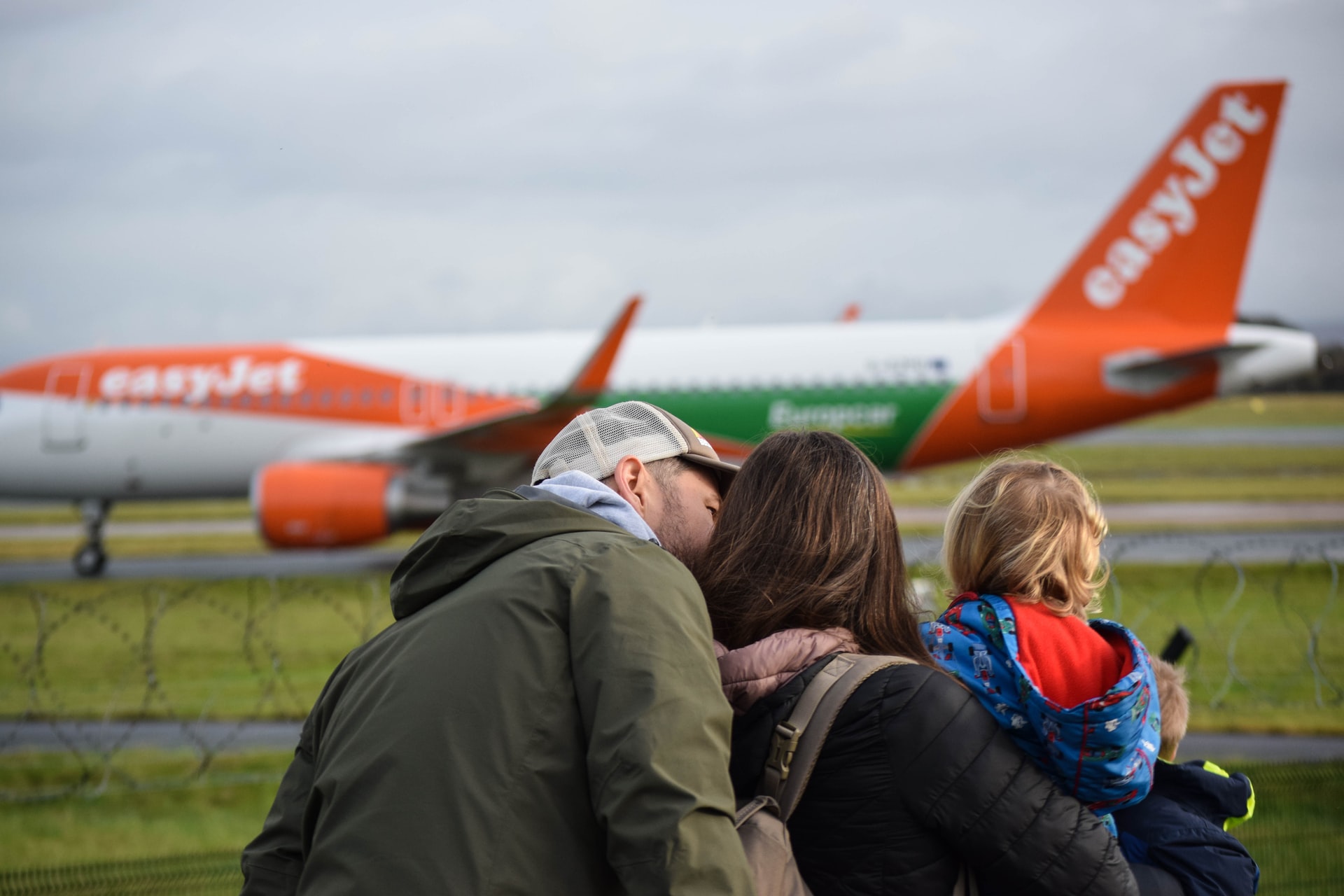 family in front of an easyJet plane