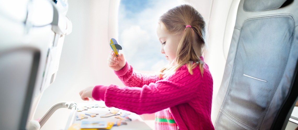 Comment bien préparer un vol avec un enfant en bas âge?