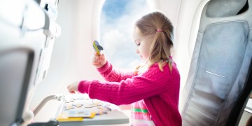 Qué llevar en un vuelo con un niño pequeño