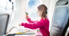 Comment bien préparer un vol avec un enfant en bas âge?